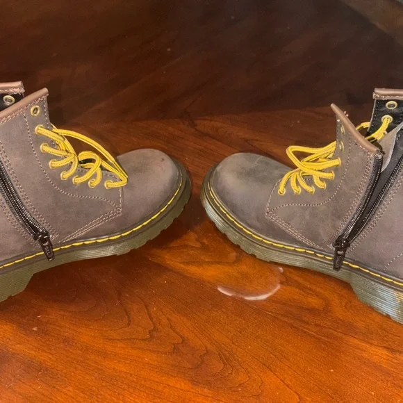 Dr Martens wildhorse lamper kids shoe - Picture 3 of 5